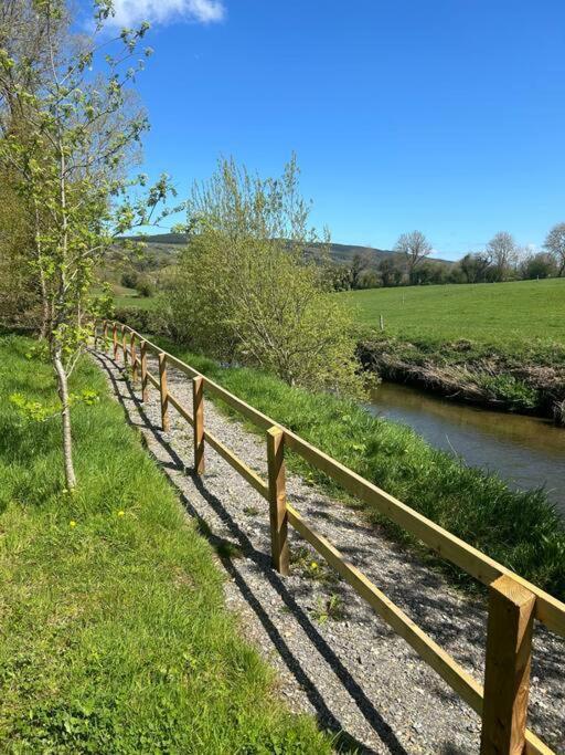 Riverside Cabin Limerick Junction Exterior foto